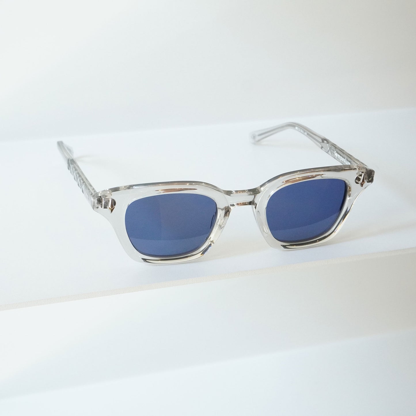 SYMPOSIUM (LIGHT GREY CRYSTAL)