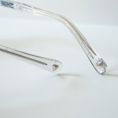 SYMPOSIUM (LIGHT GREY CRYSTAL)